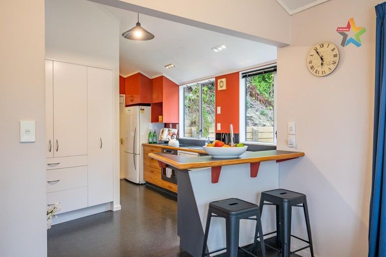 Photo of property in 117 Tirohanga Road, Tirohanga, Lower Hutt, 5010