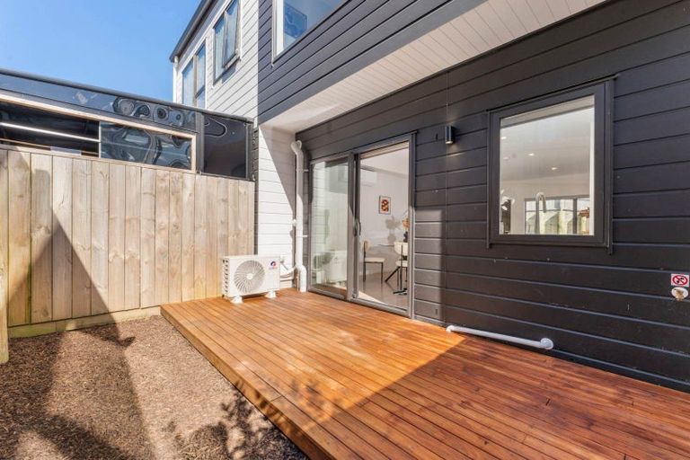 Photo of property in 4d Flaunty Place, West Harbour, Auckland, 0618