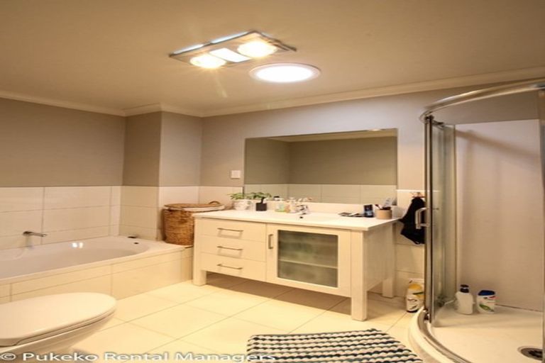 Photo of property in 28 Kuaka Drive, Takanini, 2112