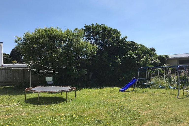 Photo of property in 87 Queens Drive, Lyall Bay, Wellington, 6022