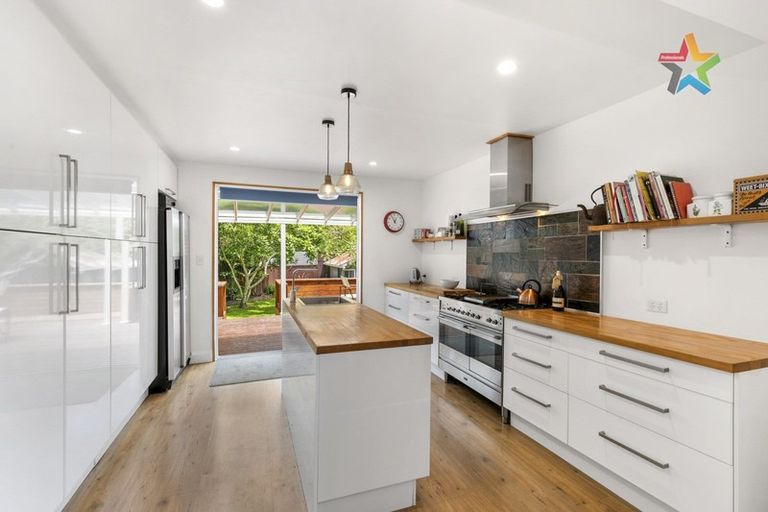 Photo of property in 22 Homedale Road, Wainuiomata, Lower Hutt, 5014