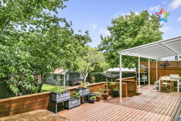 Photo of property in 22 Homedale Road, Wainuiomata, Lower Hutt, 5014