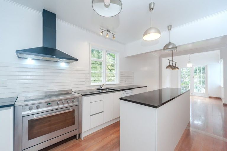 Photo of property in 100 Barnard Street, Wadestown, Wellington, 6012