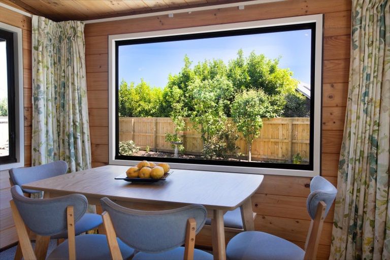 Photo of property in 43 Nimmo Avenue, Waikanae, 5036