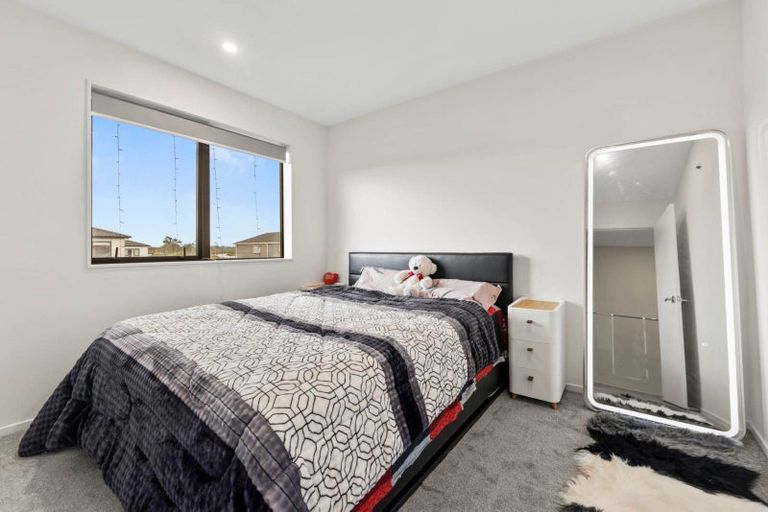 Photo of property in 25 Woven Place, Karaka, 2113