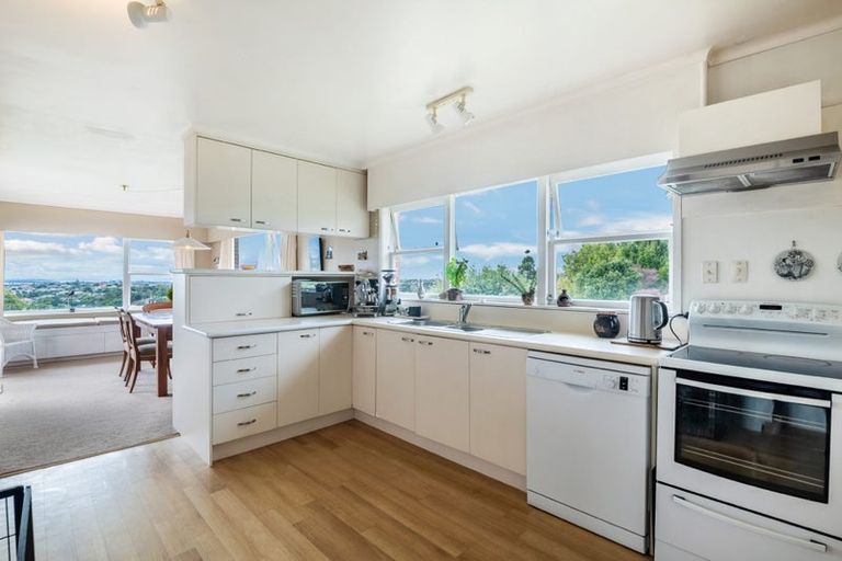 Photo of property in 29 High Road, Glenfield, Auckland, 0629