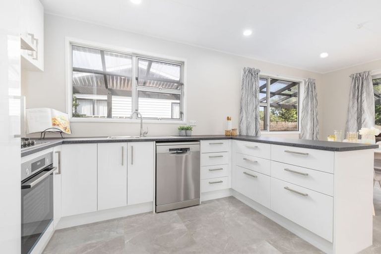 Photo of property in 12 Hollis Road, Paraparaumu Beach, Paraparaumu, 5032