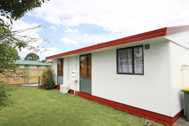 Photo of property in 8 Cameron Place, Ranui, Auckland, 0612
