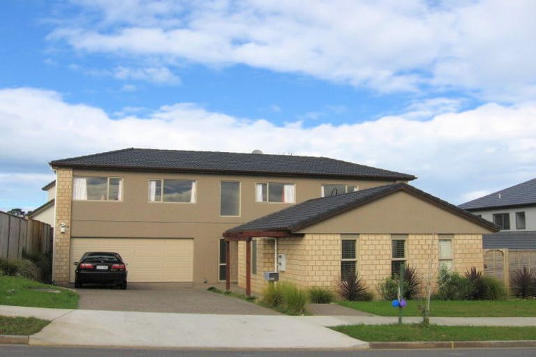 Photo of property in 118 Cyril French Drive, Flat Bush, Auckland, 2016
