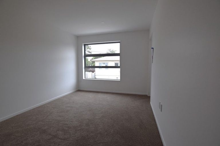 Photo of property in 62 Royal Road, Massey, Auckland, 0614