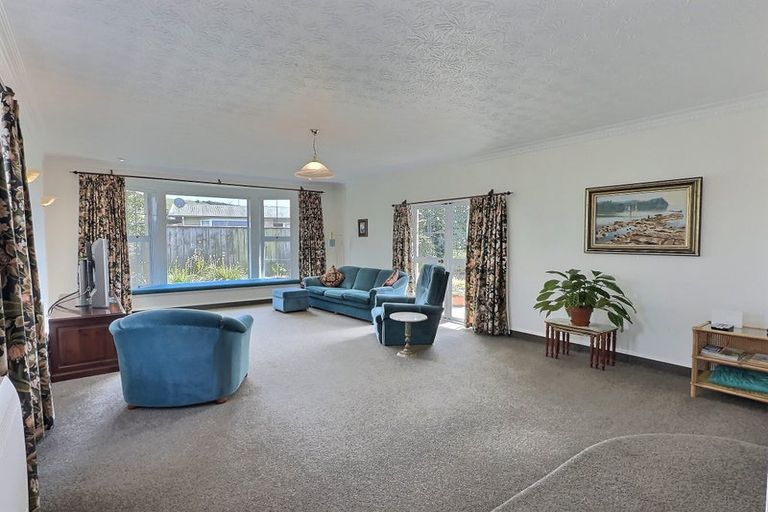 Photo of property in 10 Bassett Place, Taradale, Napier, 4112