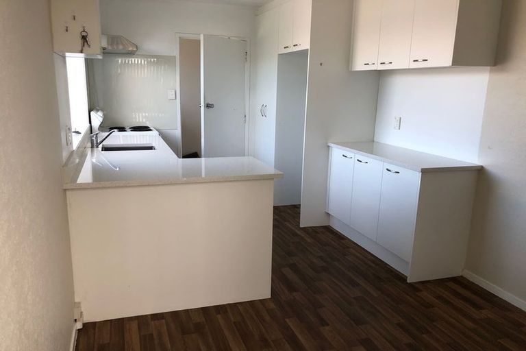 Photo of property in 30 Darren Crescent, Half Moon Bay, Auckland, 2012