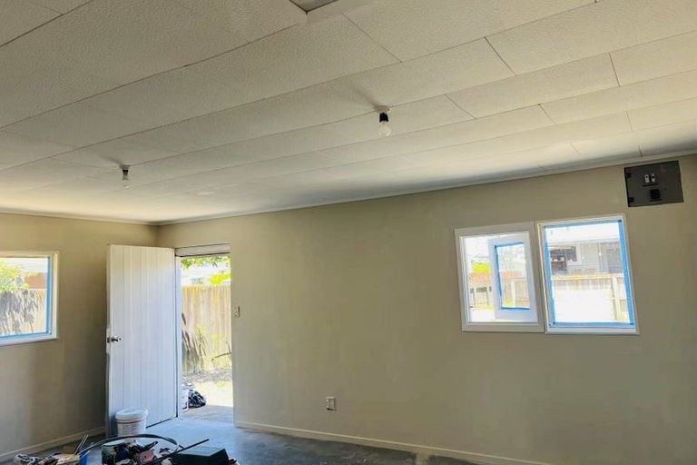 Photo of property in 8 Ranui Station Road, Ranui, Auckland, 0612
