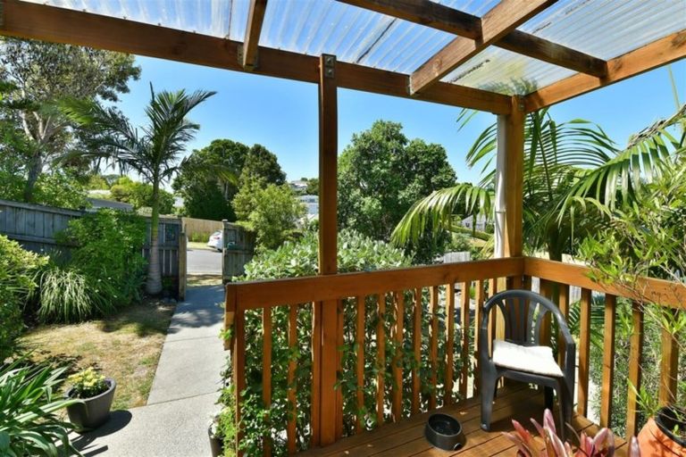 Photo of property in 1/4 Knott Road, Stanmore Bay, Whangaparaoa, 0932