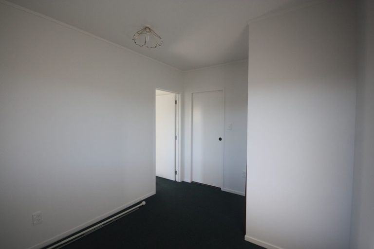 Photo of property in 3/104 East Coast Road, Forrest Hill, Auckland, 0620