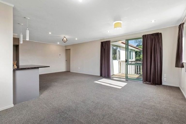 Photo of property in 43 Hewlett Road, Massey, Auckland, 0614