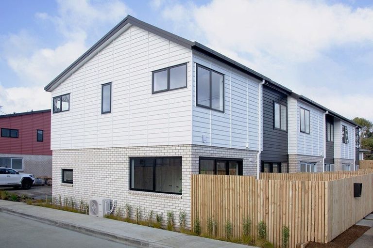 Photo of property in 5 Whati Lane, Henderson, Auckland, 0612