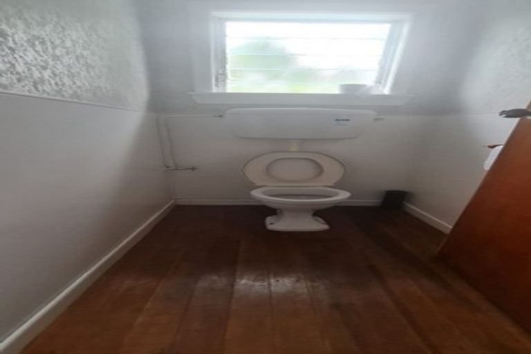 Photo of property in 6 Kingdale Road, Henderson, Auckland, 0610
