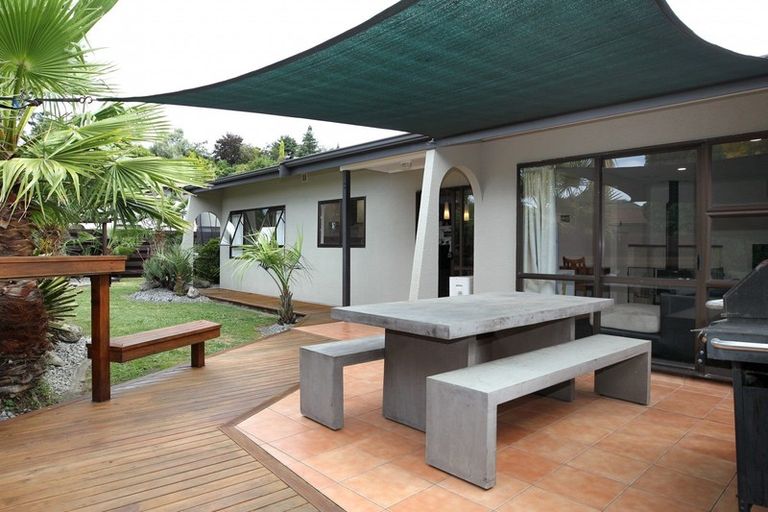 Photo of property in 17 Churchill Drive, Taradale, Napier, 4112