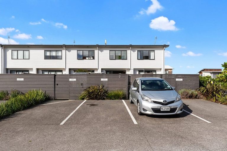 Photo of property in 27 Kanuka Road, Hobsonville, Auckland, 0616