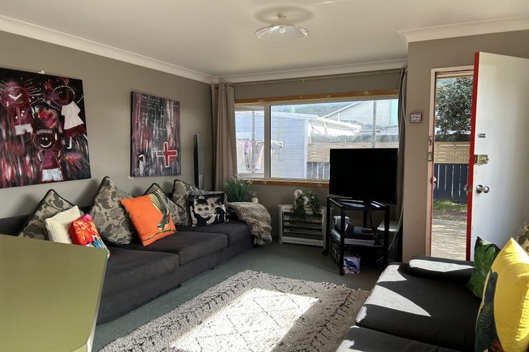 Photo of property in 207 Onepu Road, Lyall Bay, Wellington, 6022
