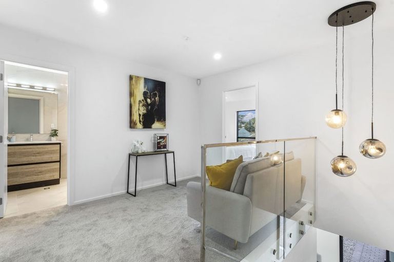 Photo of property in 7b Gladfield Lane, Te Atatu Peninsula, Auckland, 0610