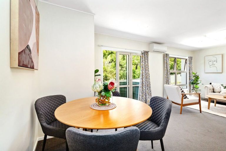 Photo of property in 6a Julia Place, Tawa, Wellington, 5028