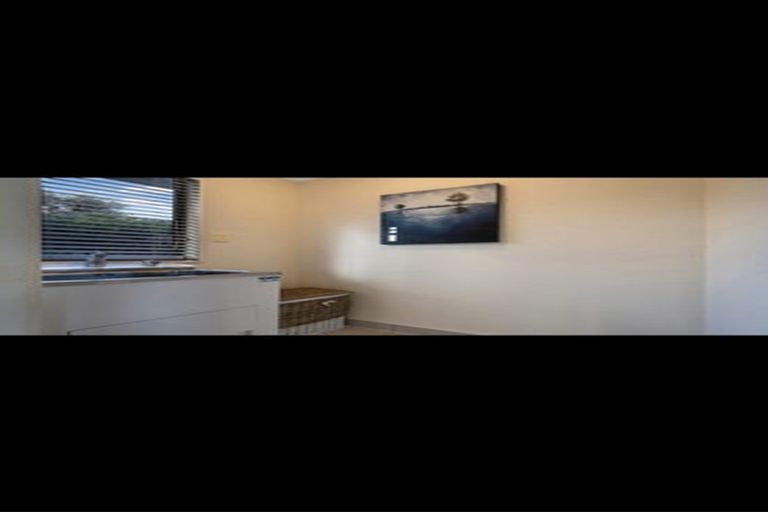 Photo of property in 1/14 Moxham Grove, Massey, Auckland, 0614