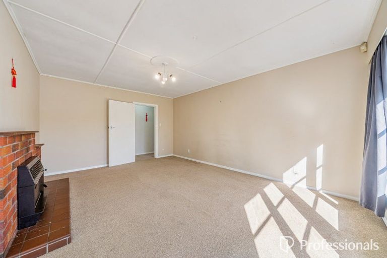 Photo of property in 5 Delaney Drive, Stokes Valley, Lower Hutt, 5019