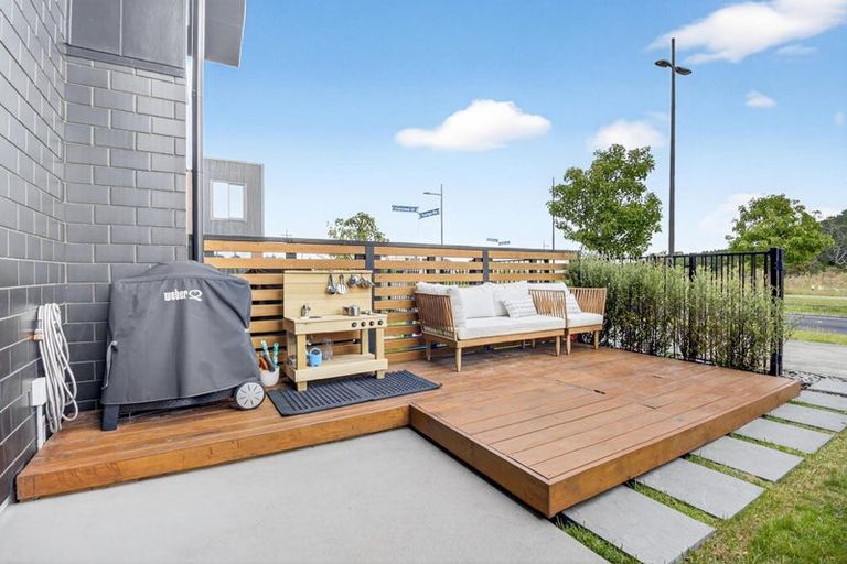 Photo of property in 54 Papatupu Way, Kumeu, 0810
