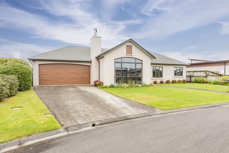 Photo of property in 14 Belgrove Place, Waipukurau, 4200