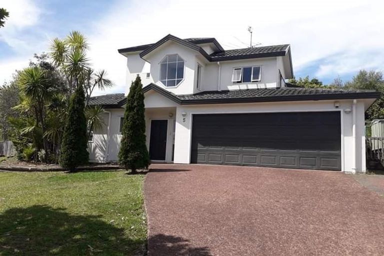 Photo of property in 5 Tyrico Close, Unsworth Heights, Auckland, 0632