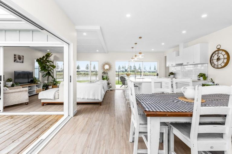 Photo of property in 32 Kaituna Place, Te Awa, Napier, 4110