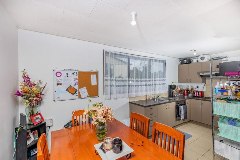 Photo of property in 2/63 Hindmarsh Street, Henderson, Auckland, 0612