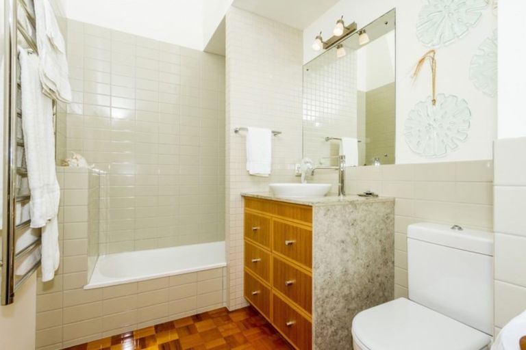 Photo of property in 2/20 Whitby Crescent, Mairangi Bay, Auckland, 0630