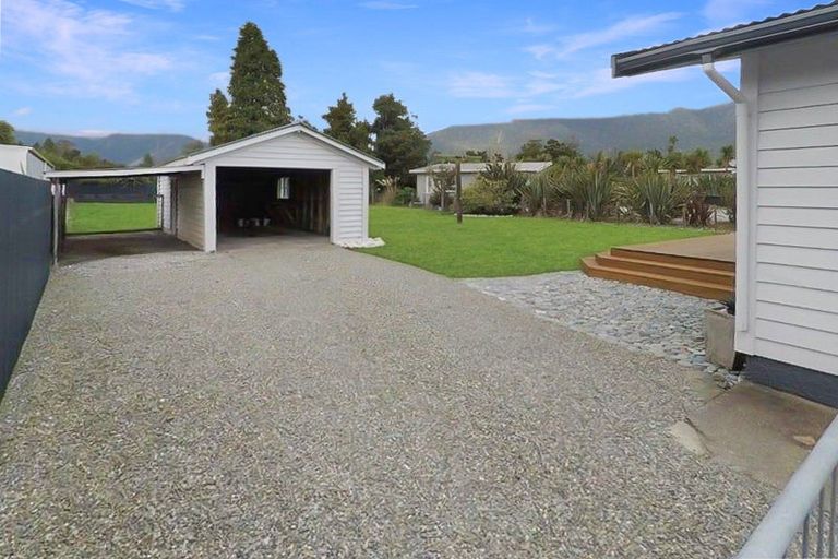 Photo of property in 7 Roberts Street, Whataroa, 7886