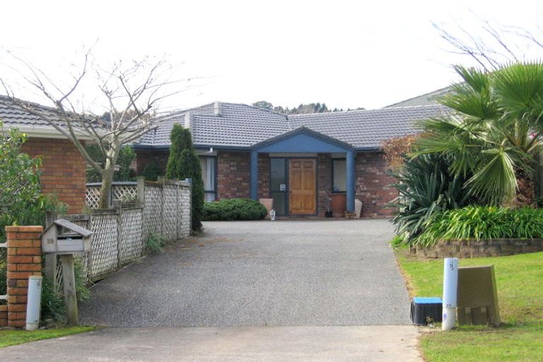 Photo of property in 19 Mullagh Place, East Tamaki Heights, Auckland, 2016