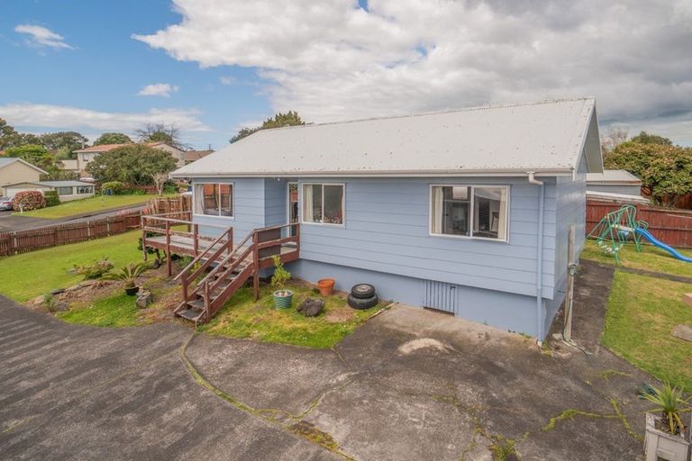 Photo of property in 12 Imperial Place, Henderson, Auckland, 0612