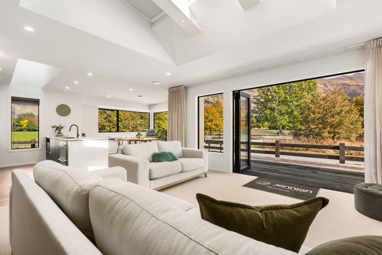 Photo of property in 1 Kamana Rise, Wanaka, 9382