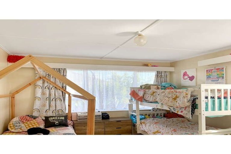 Photo of property in 49 Goldsmith Crescent, Levin, 5510