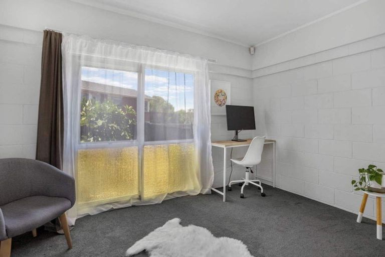 Photo of property in 1/425 Don Buck Road, Massey, Auckland, 0614