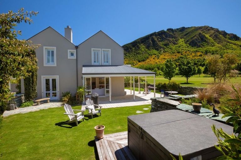 Photo of property in Millbrook Resort, 2 Streamside Lane, Arrowtown, 9371
