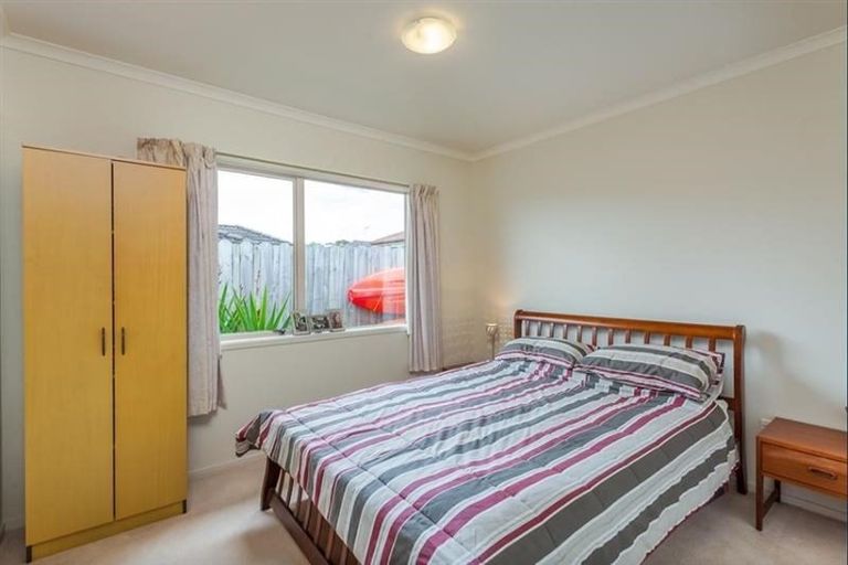 Photo of property in 12 Elkstone Place, Henderson, Auckland, 0612
