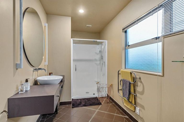 Photo of property in 9a Lupetti Rise, West Harbour, Auckland, 0618