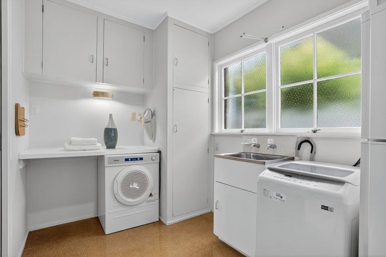 Photo of property in 2/33 Gulf View Road, Murrays Bay, Auckland, 0630