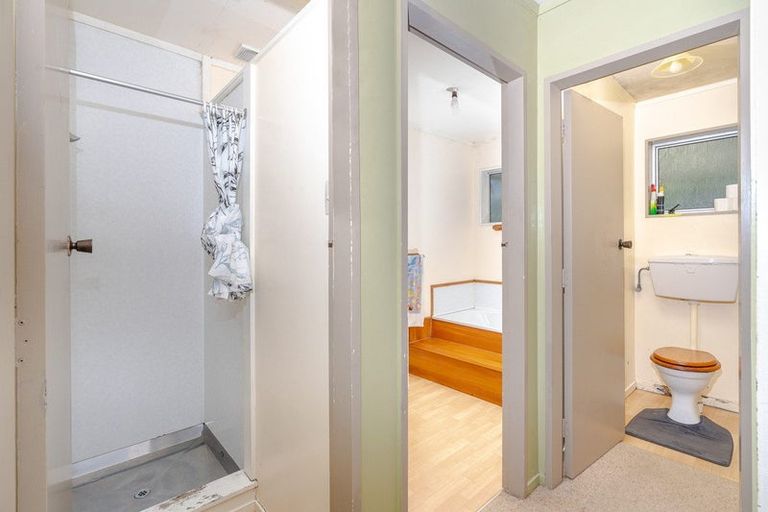 Photo of property in 21b Colchester Crescent, Newlands, Wellington, 6037