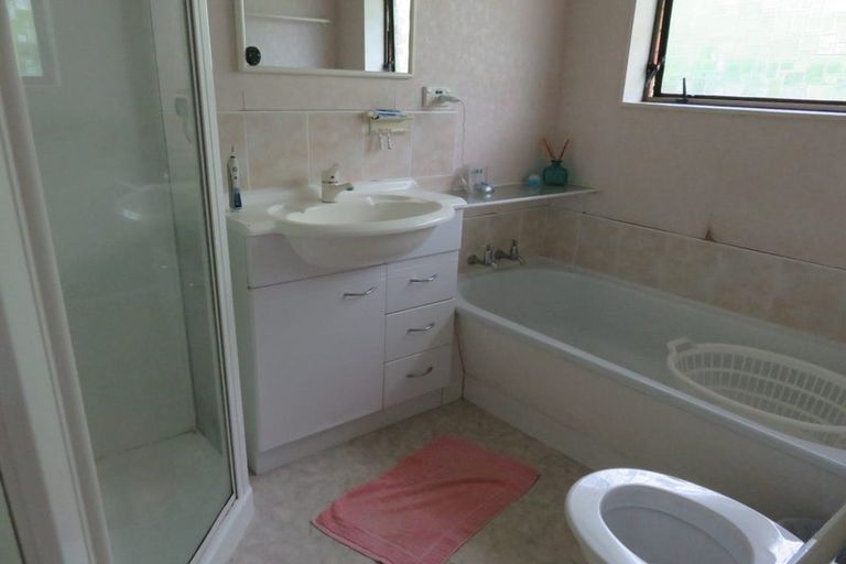 Photo of property in 1b Cairngorm Place, Highland Park, Auckland, 2010