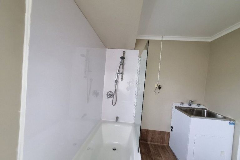 Photo of property in 100a Cobham Crescent, Kelston, Auckland, 0602