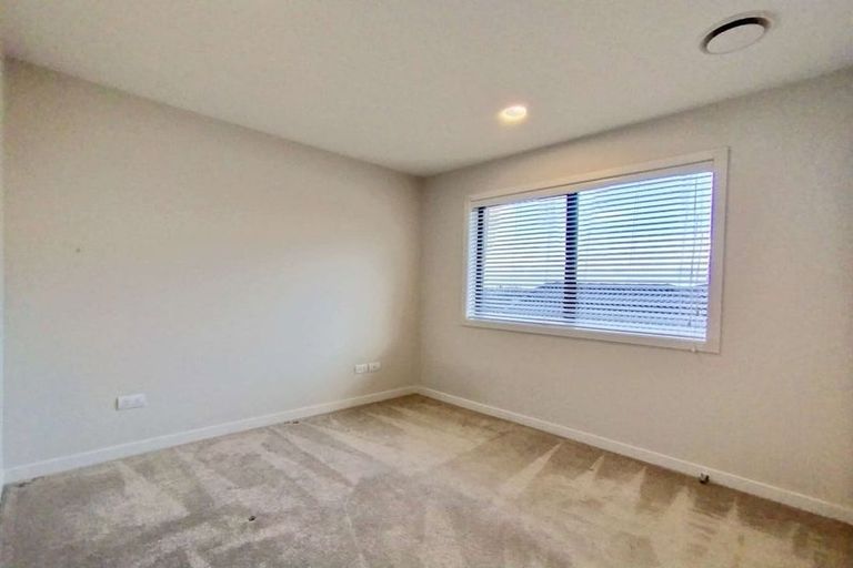 Photo of property in 74 Harrowglen Drive, Northcross, Auckland, 0630