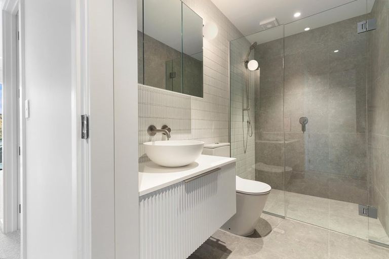 Photo of property in 15a Potters Hill Drive, Queenstown, 9300